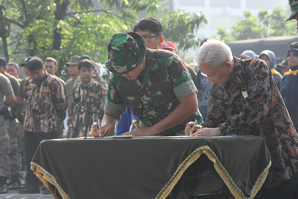 Penandatanganan MOU dan Kegiatan Bersih Ciliwung